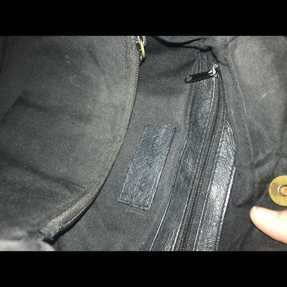 Vintage black leather purse with adjustable strap - Picture 4 of 6